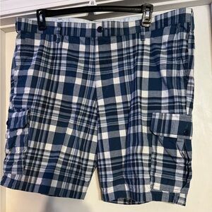 Dockers Navy and White Plaid Men’s 42 Cargo Shorts NWOT